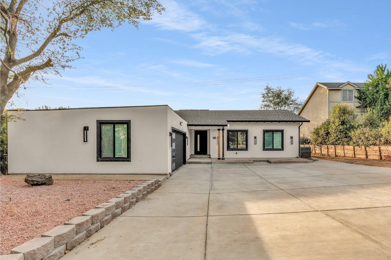 2634 king richard Drive