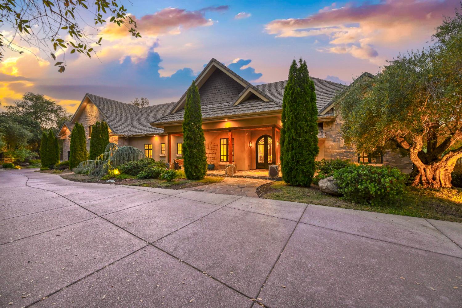 8611 Angeli Lane