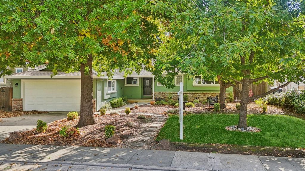 Photo of 655 39th Street, Sacramento, CA 95816 (MLS # 225132707)