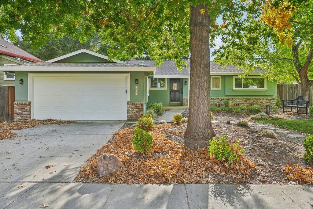 Photo of 655 39th Street, Sacramento, CA 95816 (MLS # 225132707)