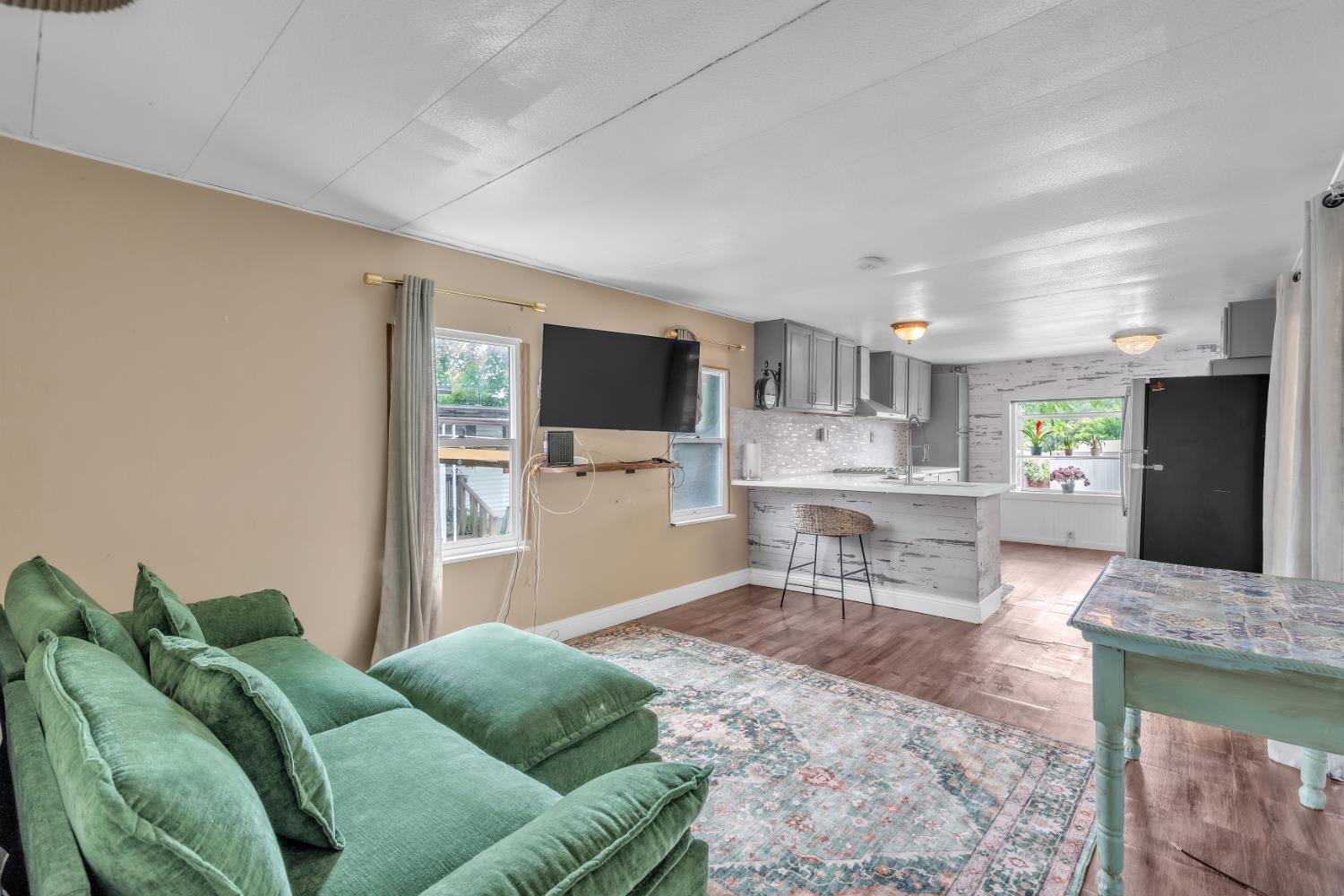 3945 Grass Valley Highway 19