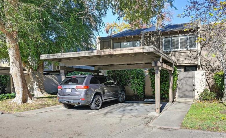 882 E Woodside Lane 3