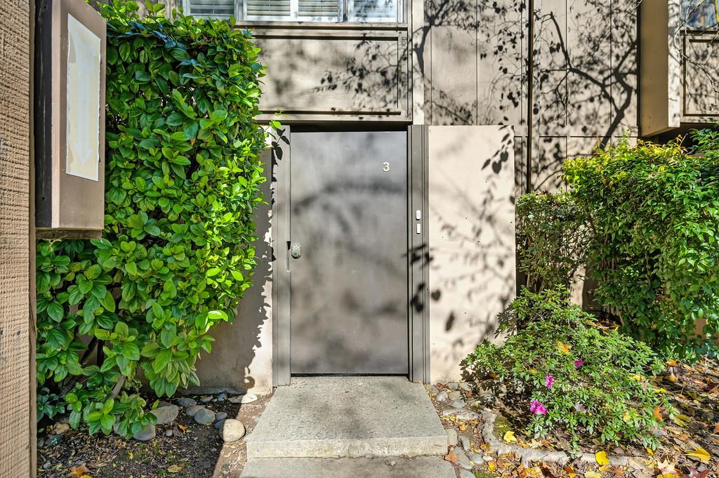 882 E Woodside Lane 3