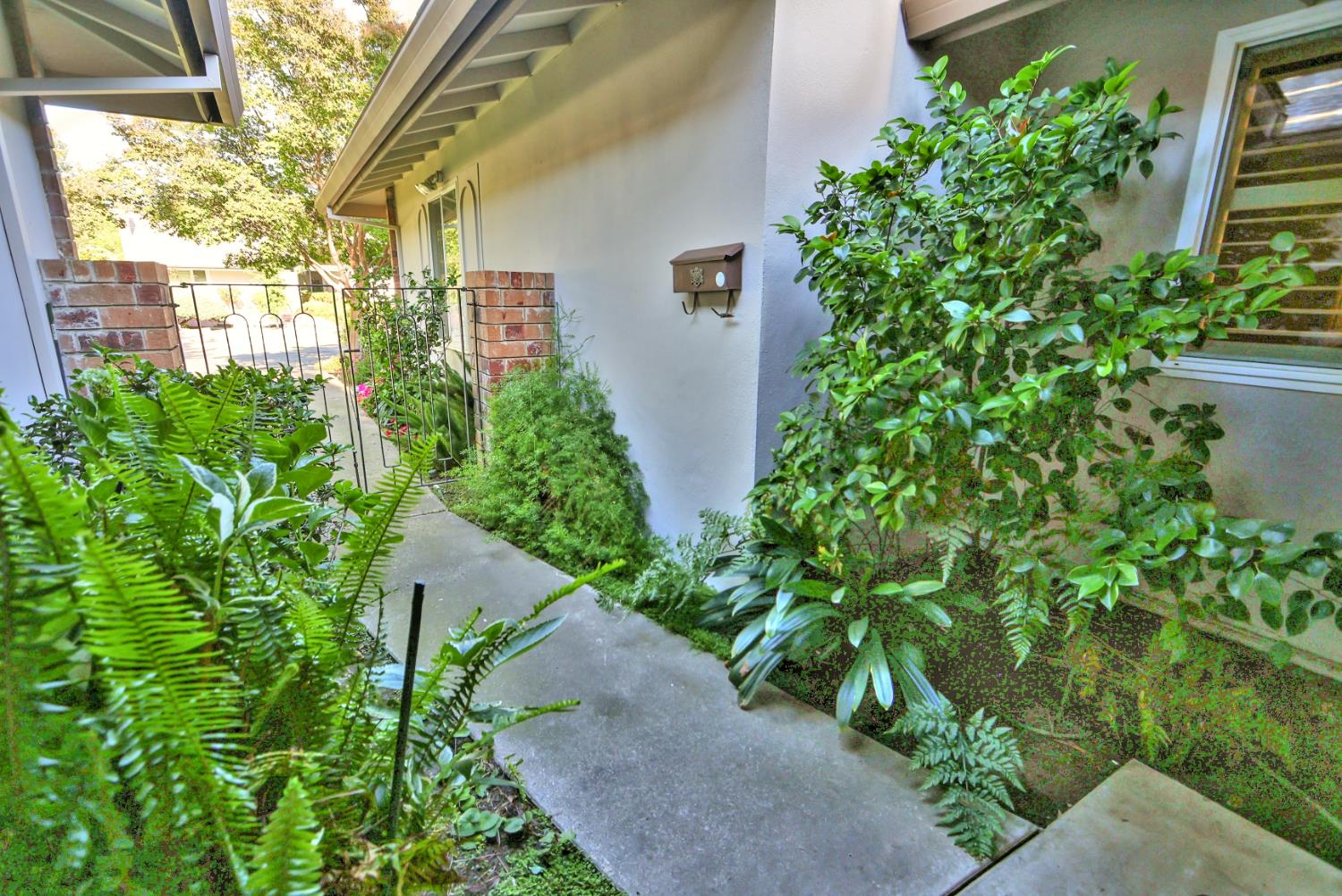 6716 Ellsworth Circle