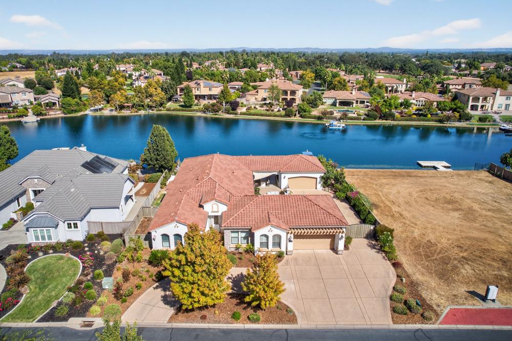 8712 Wentworth Court