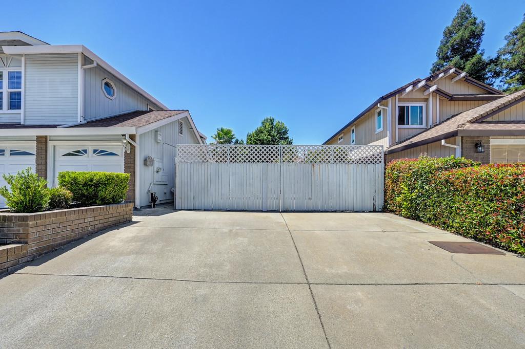 8996 Purple Martin Way