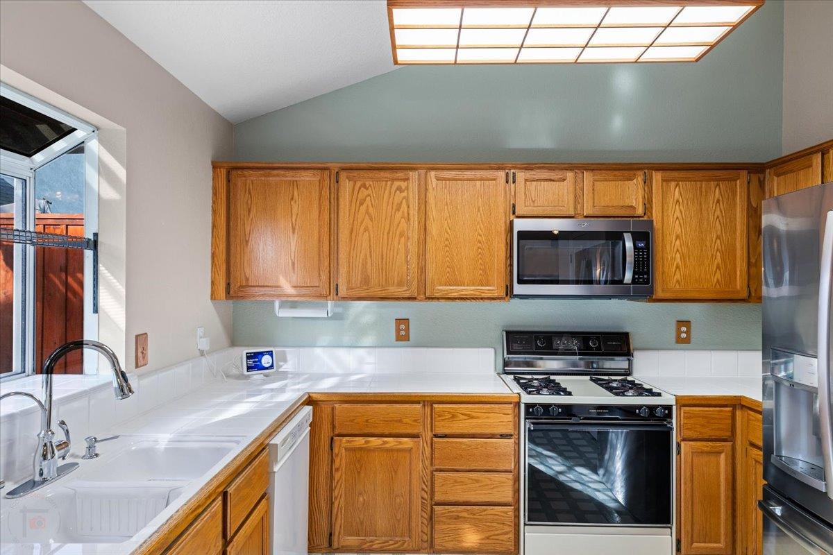 Modesto, California 95355, United States, 3 Bedrooms Bedrooms, ,2 BathroomsBathrooms,Residential,Pending,88337