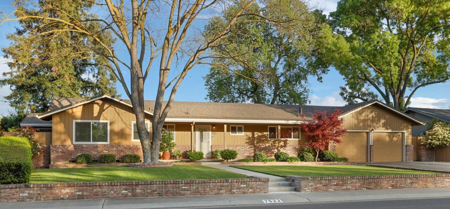 7522 Woodside Drive