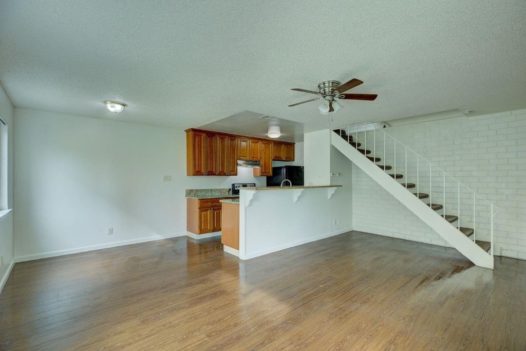 Photo of 7424 Franklin Blvd #3, Sacramento, CA 95823 (MLS # 226030768)