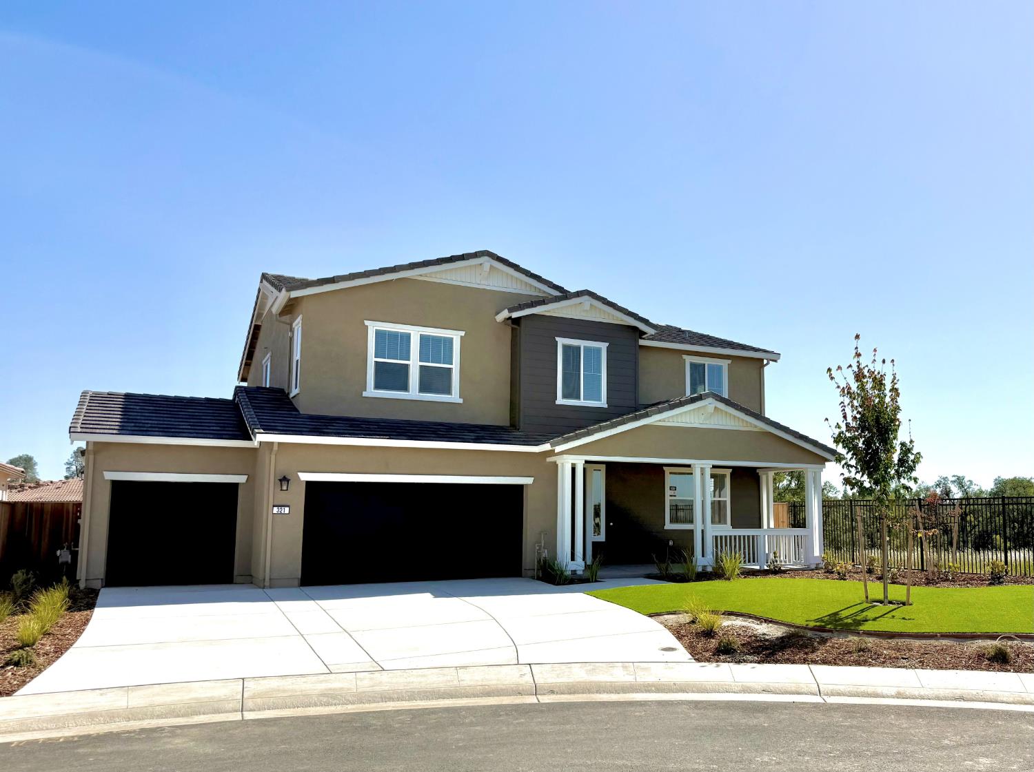 321 Outlooker Court