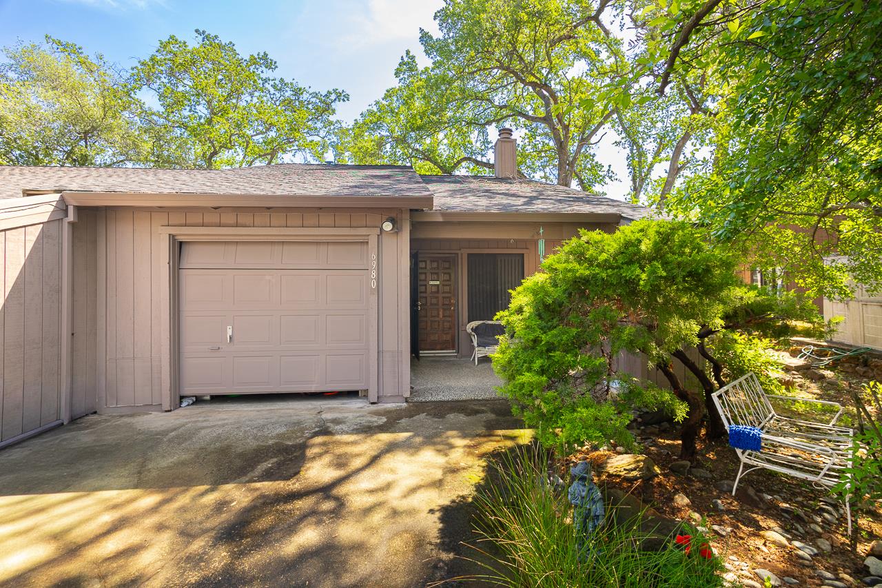 6982 Folsom Oaks Court