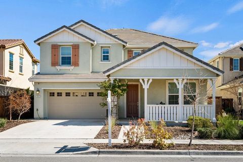 1913 Earl Court Woodland CA 95776