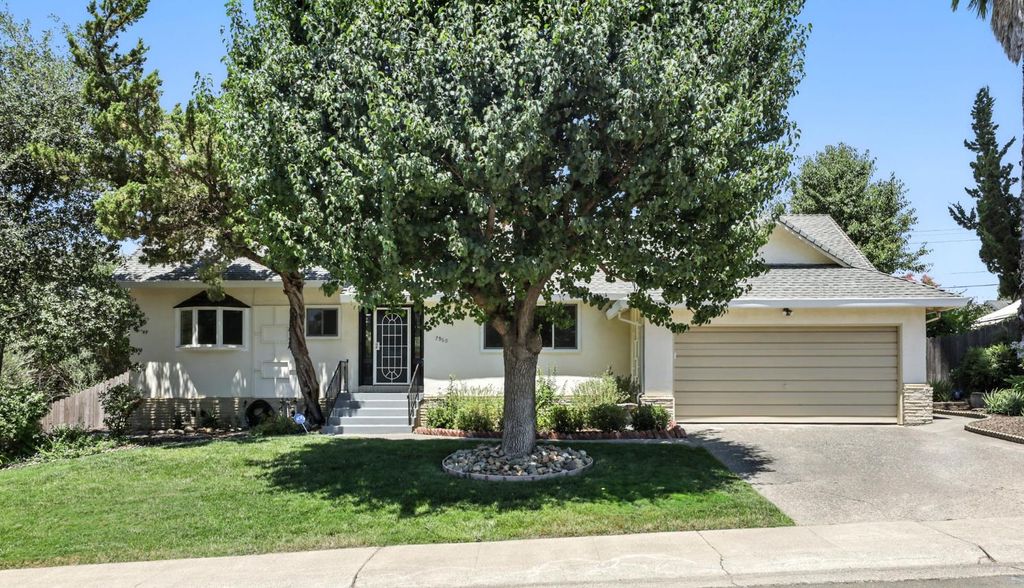 Photo of 7969 Glenbar Way, Fair Oaks, CA 95628 (MLS # 225132273)