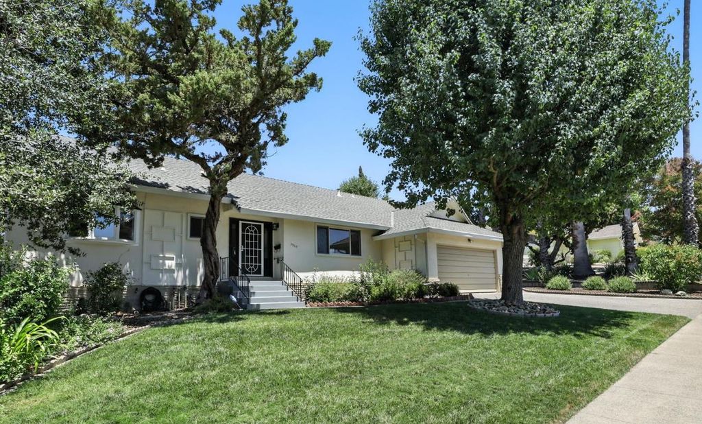 Photo of 7969 Glenbar Way, Fair Oaks, CA 95628 (MLS # 225132273)