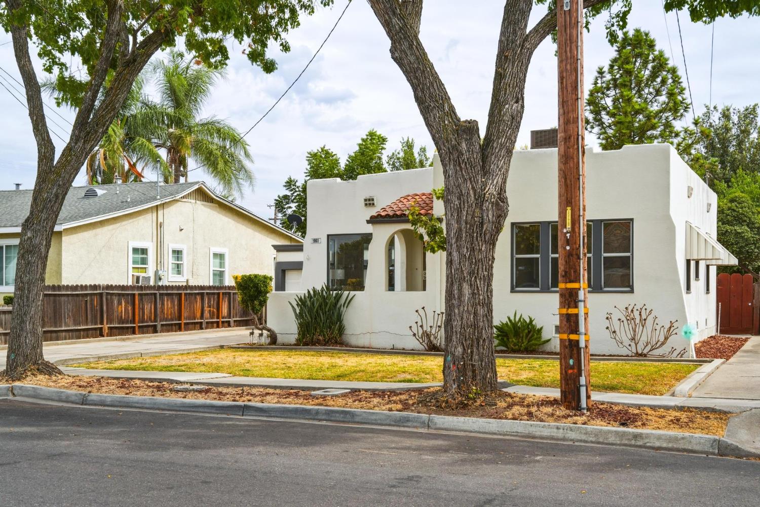 328 W Lowell Avenue
