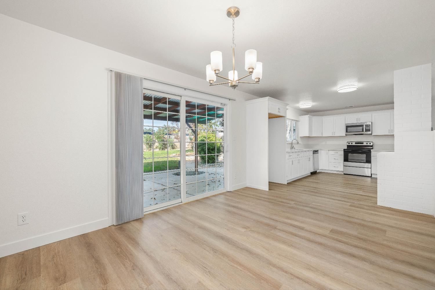 7449 Rollingwood Boulevard