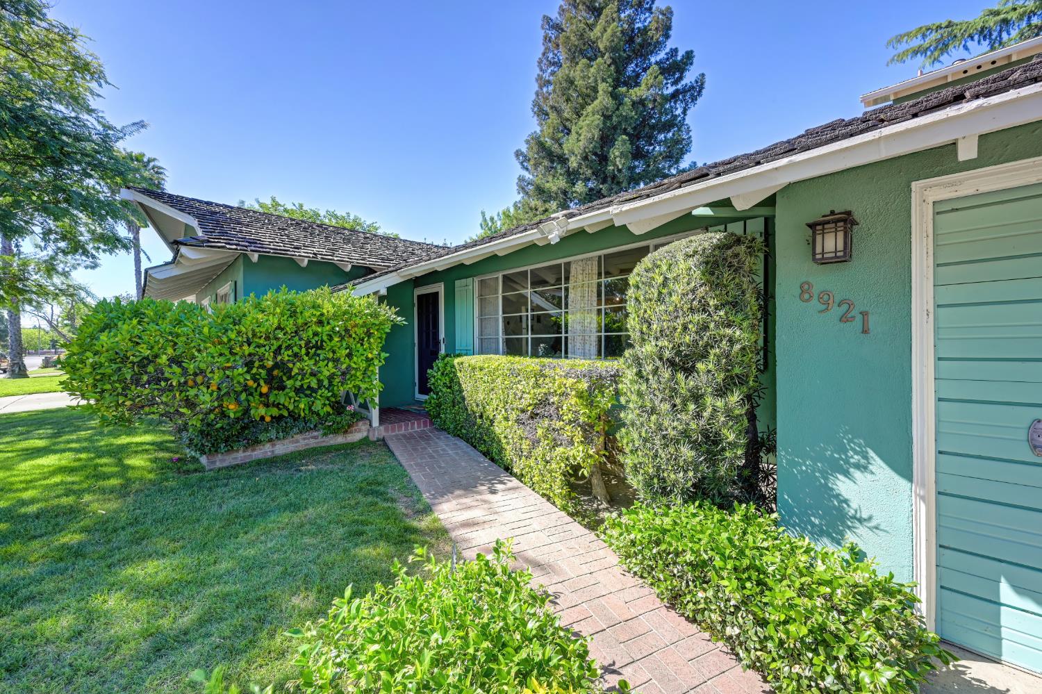 8921 Rosewood Drive