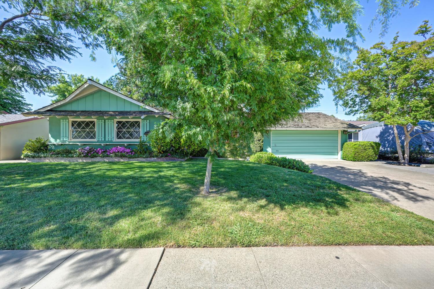 8921 Rosewood Drive