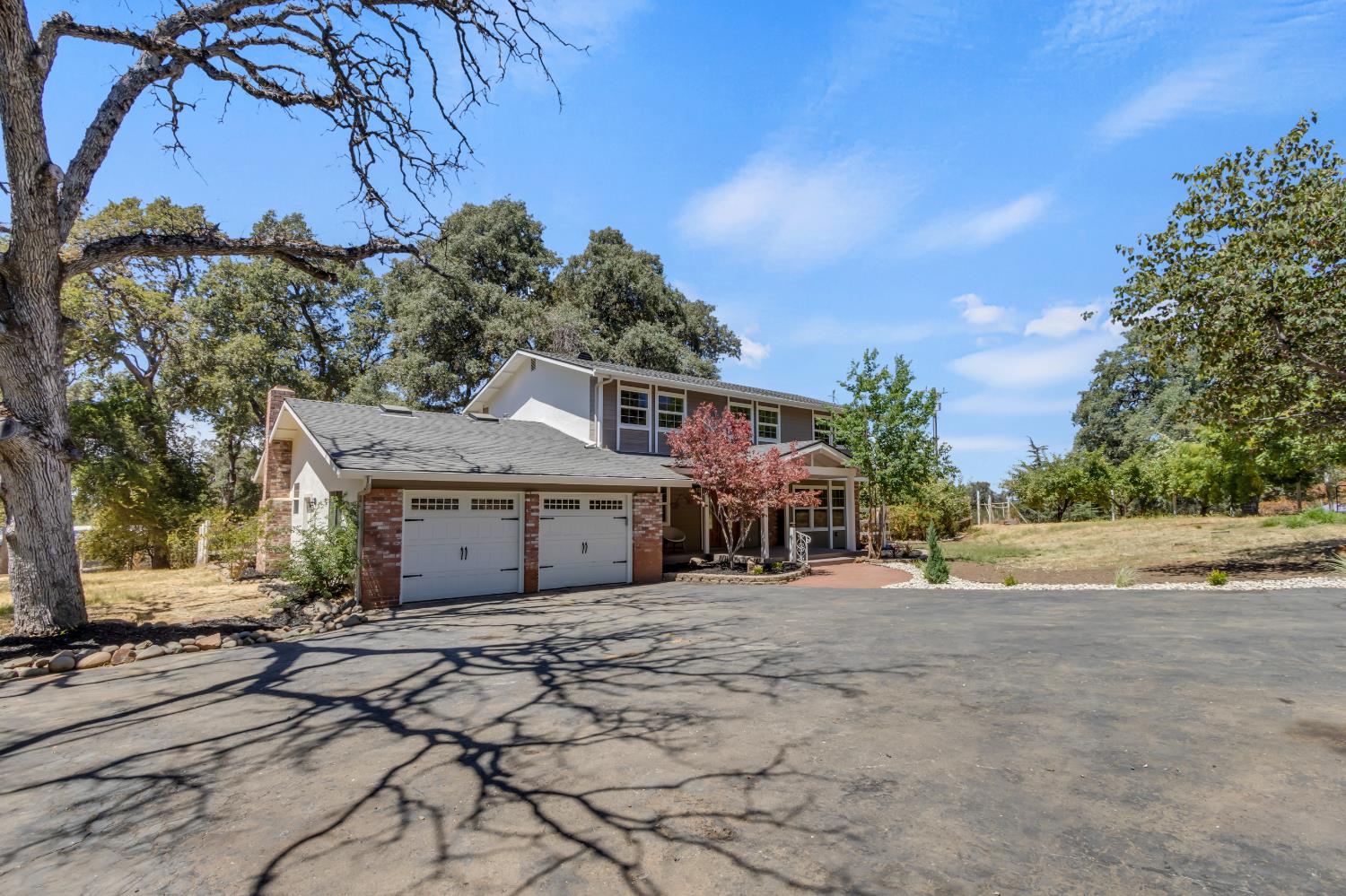 880 Woodridge Road