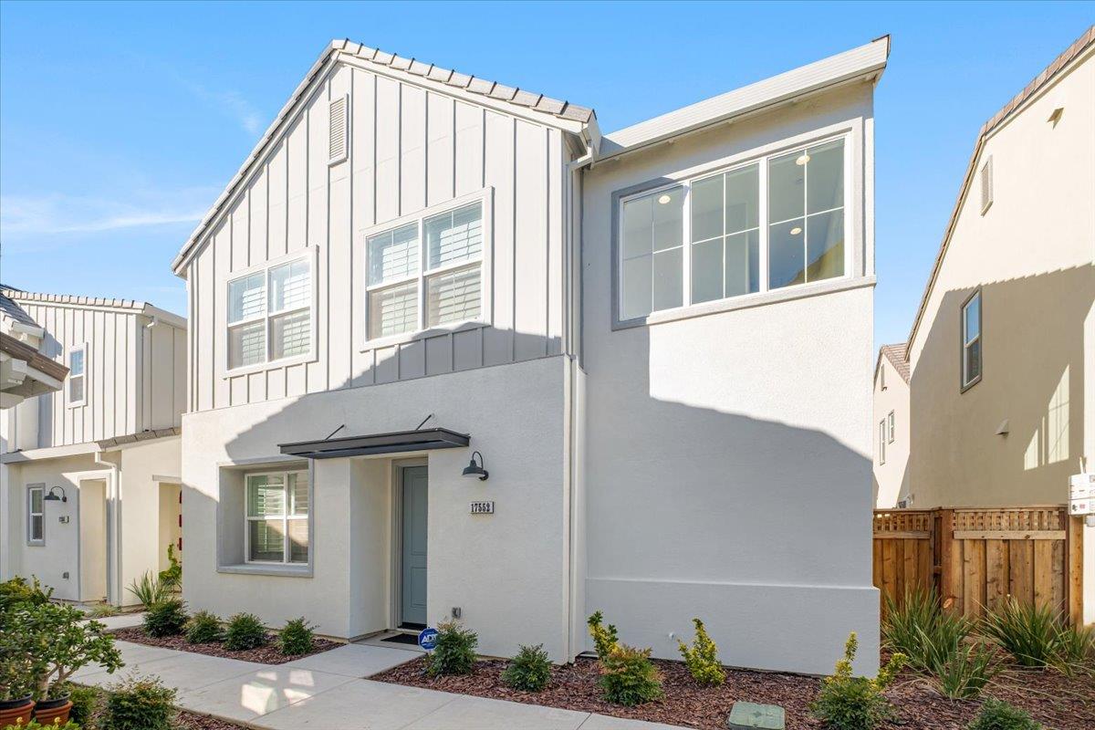 17552 Morning View Drive