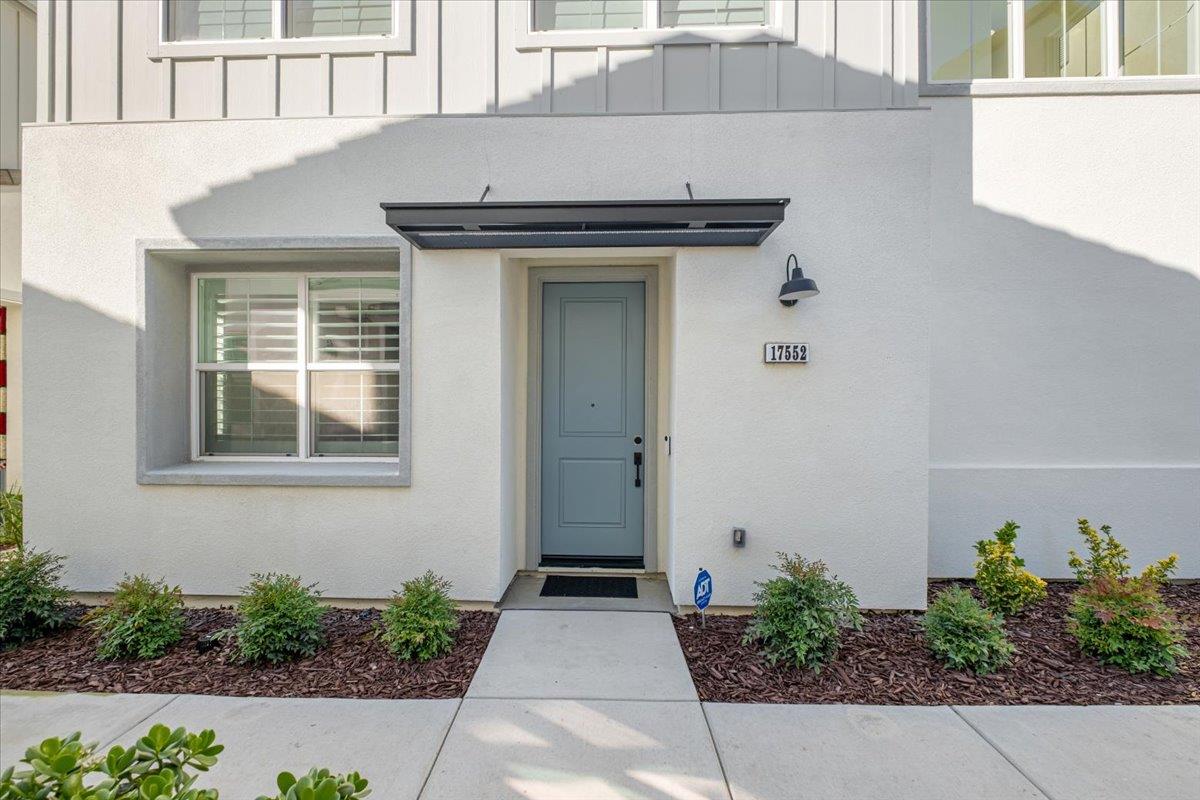 17552 Morning View Drive