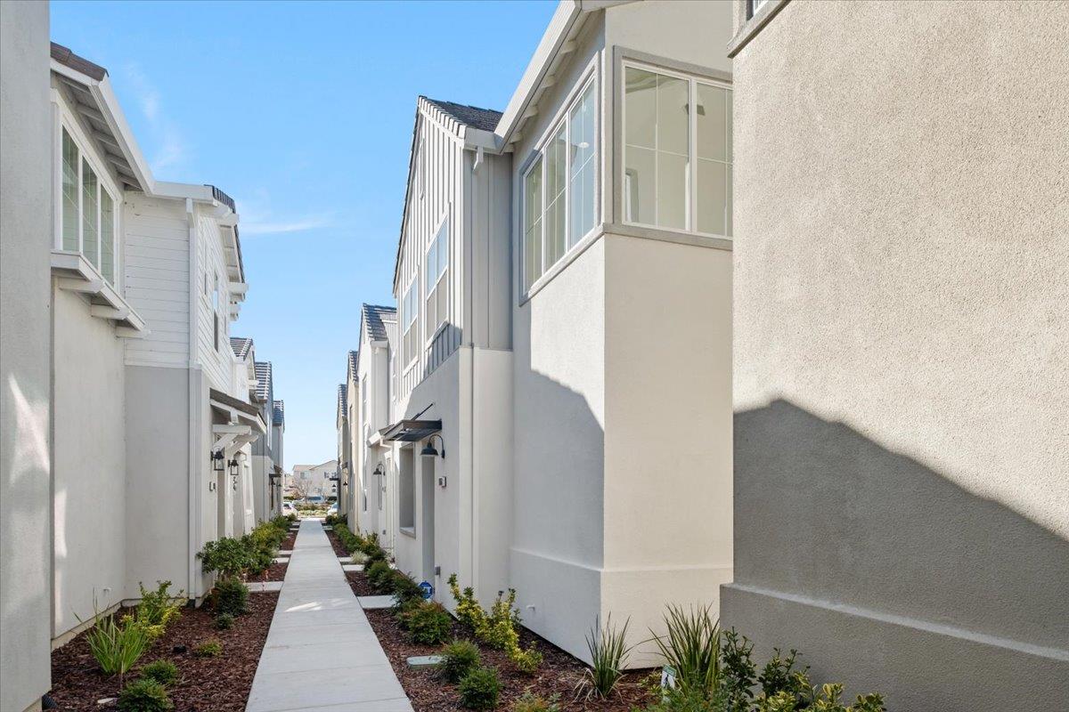 17552 Morning View Drive