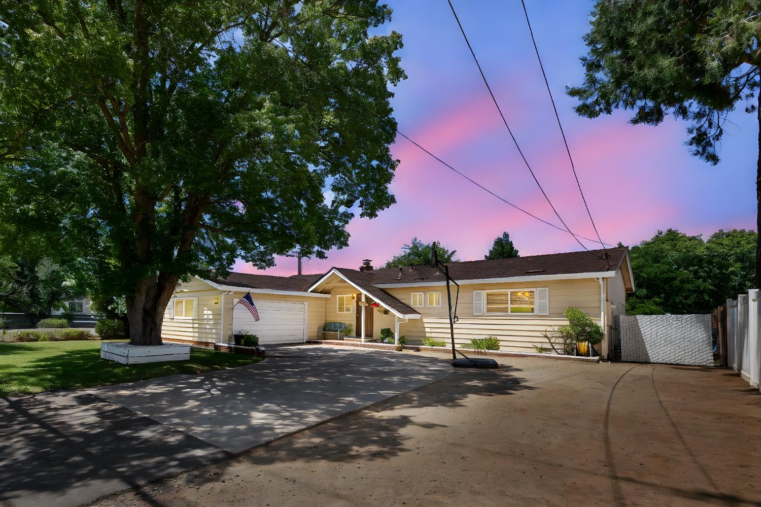 9289 Elm Avenue