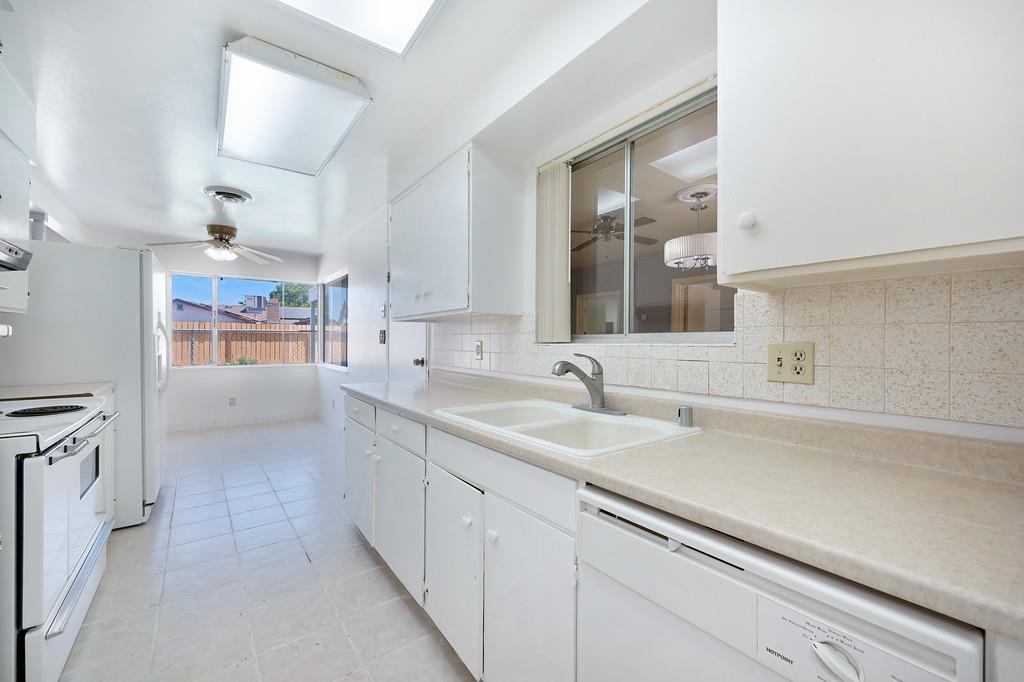 1129 Hobart Drive