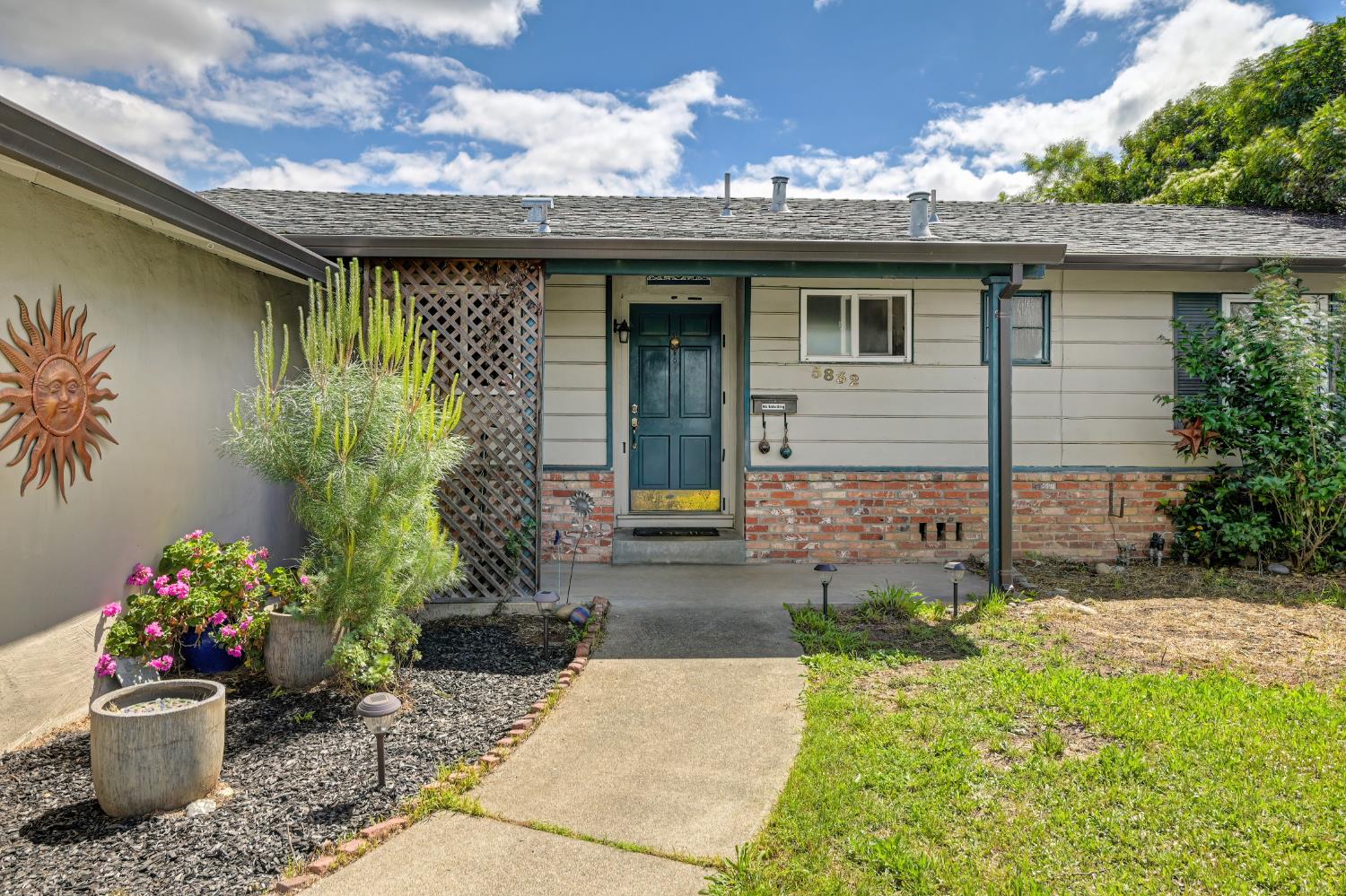 5832 Northgrove Way