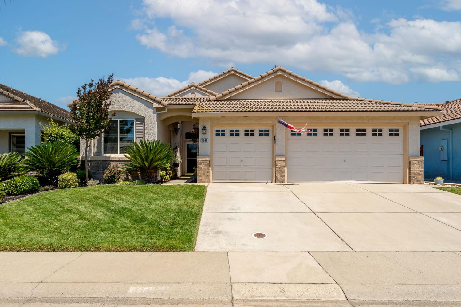 9248 Heathfield Way