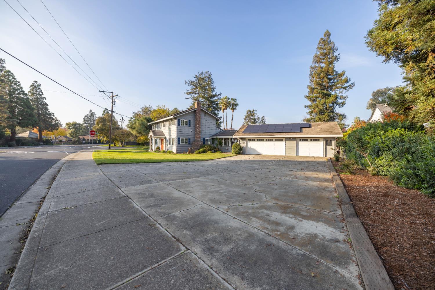 3327 Country Club Boulevard