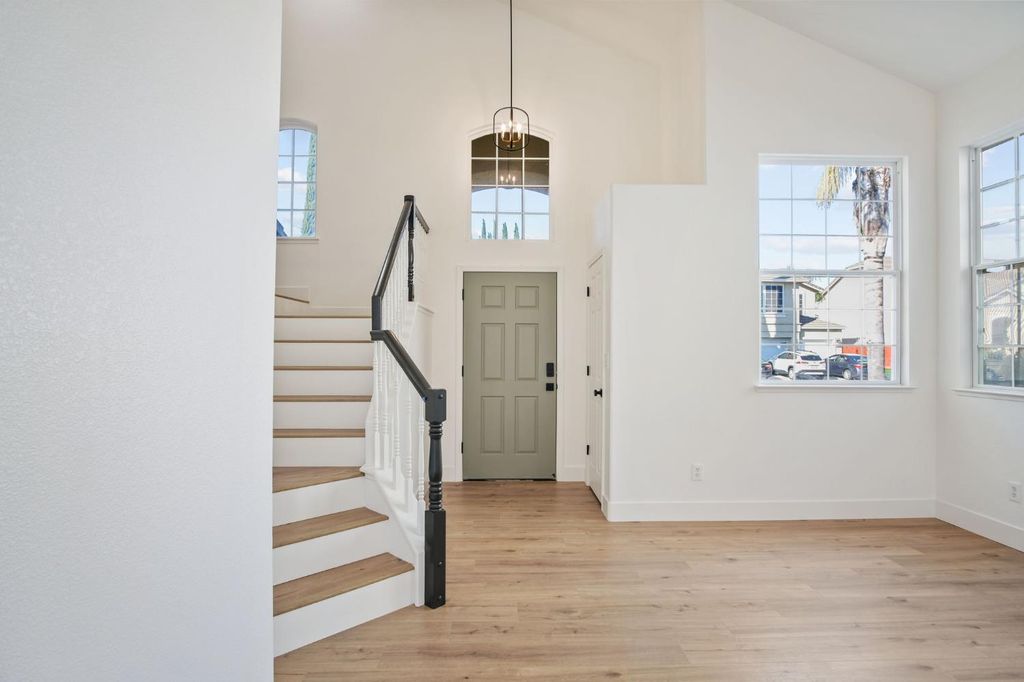 Photo of 1148 Silver Brook Place, Manteca, CA 95337 (MLS # 225140073)