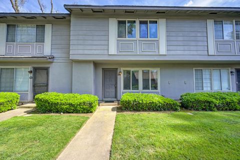 8841 La Riviera Drive E Sacramento CA 95826