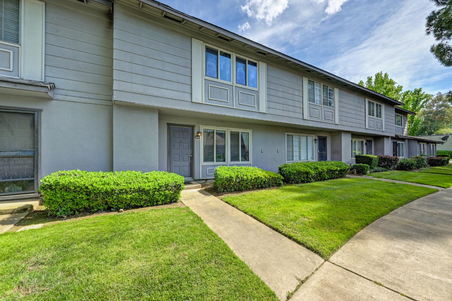 8841 La Riviera Drive E