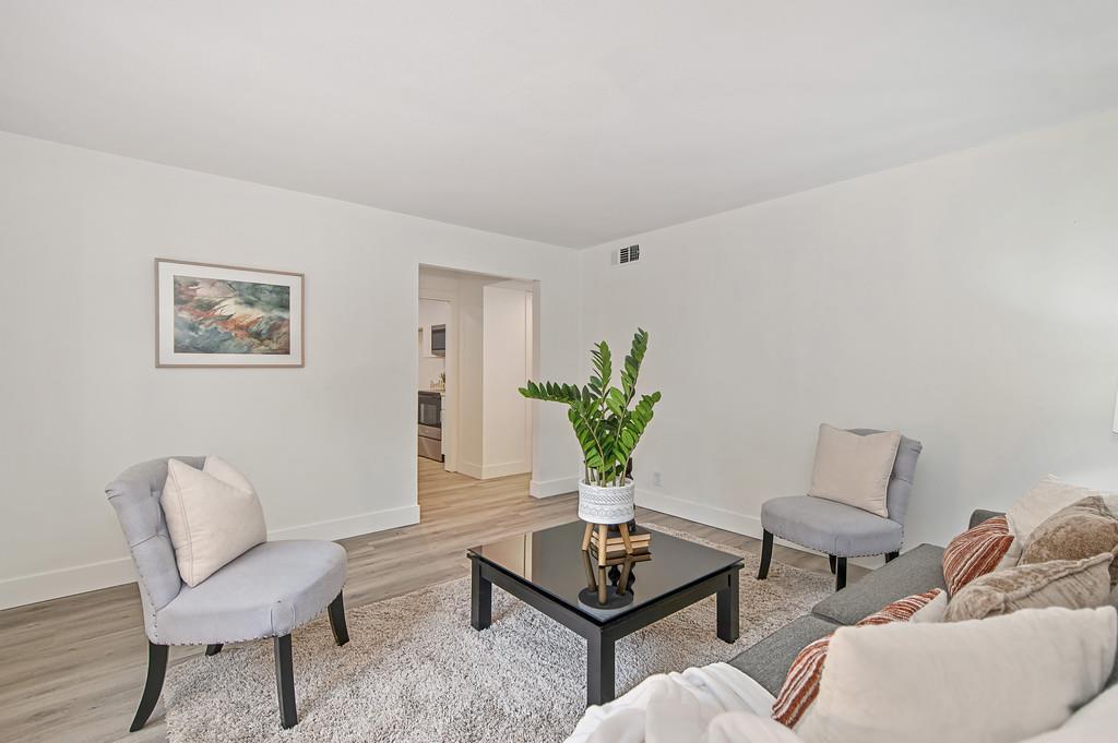 2226 W La Loma