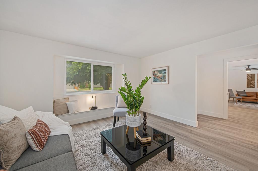 2226 W La Loma