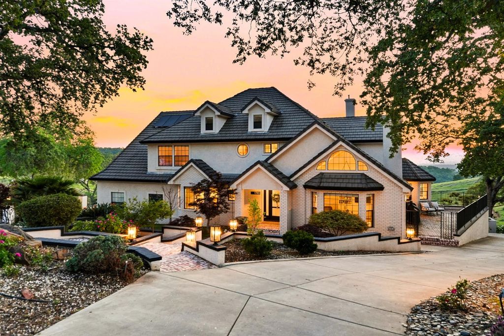 Photo of 1780 Dove Tail Lane, El Dorado Hills, CA 95762 (MLS # 226035935)