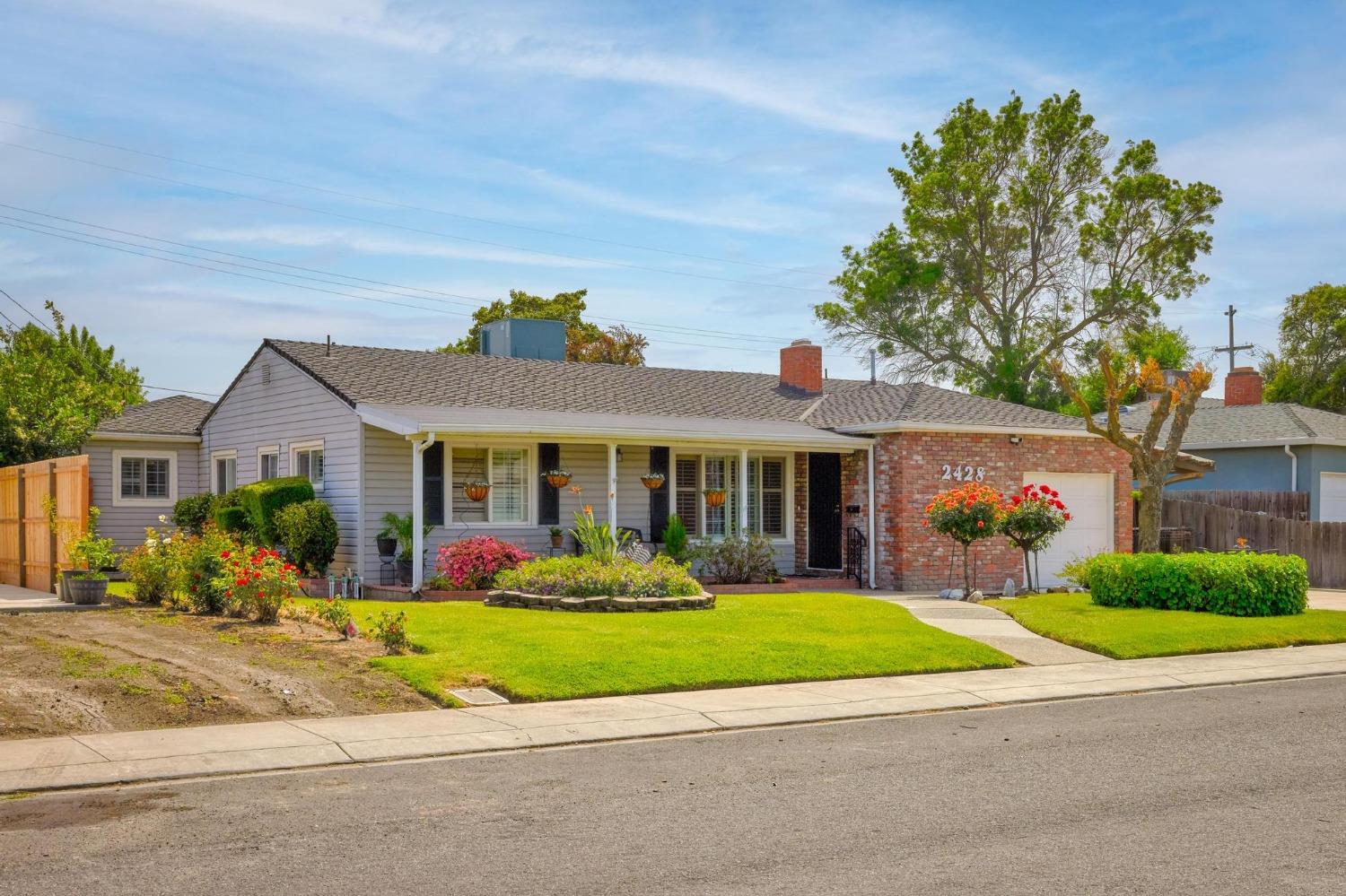 2428 W Mendocino Avenue