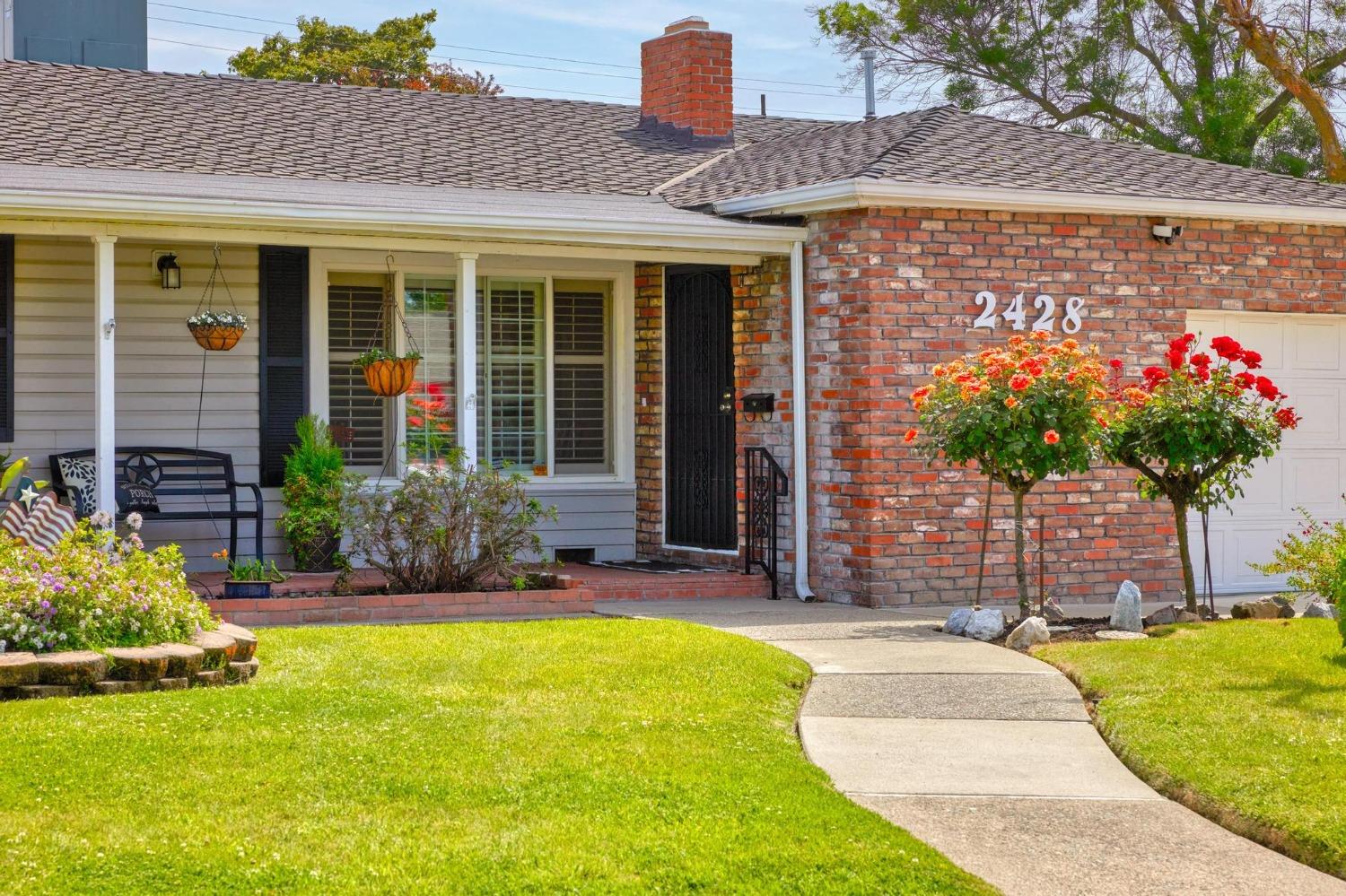 2428 W Mendocino Avenue
