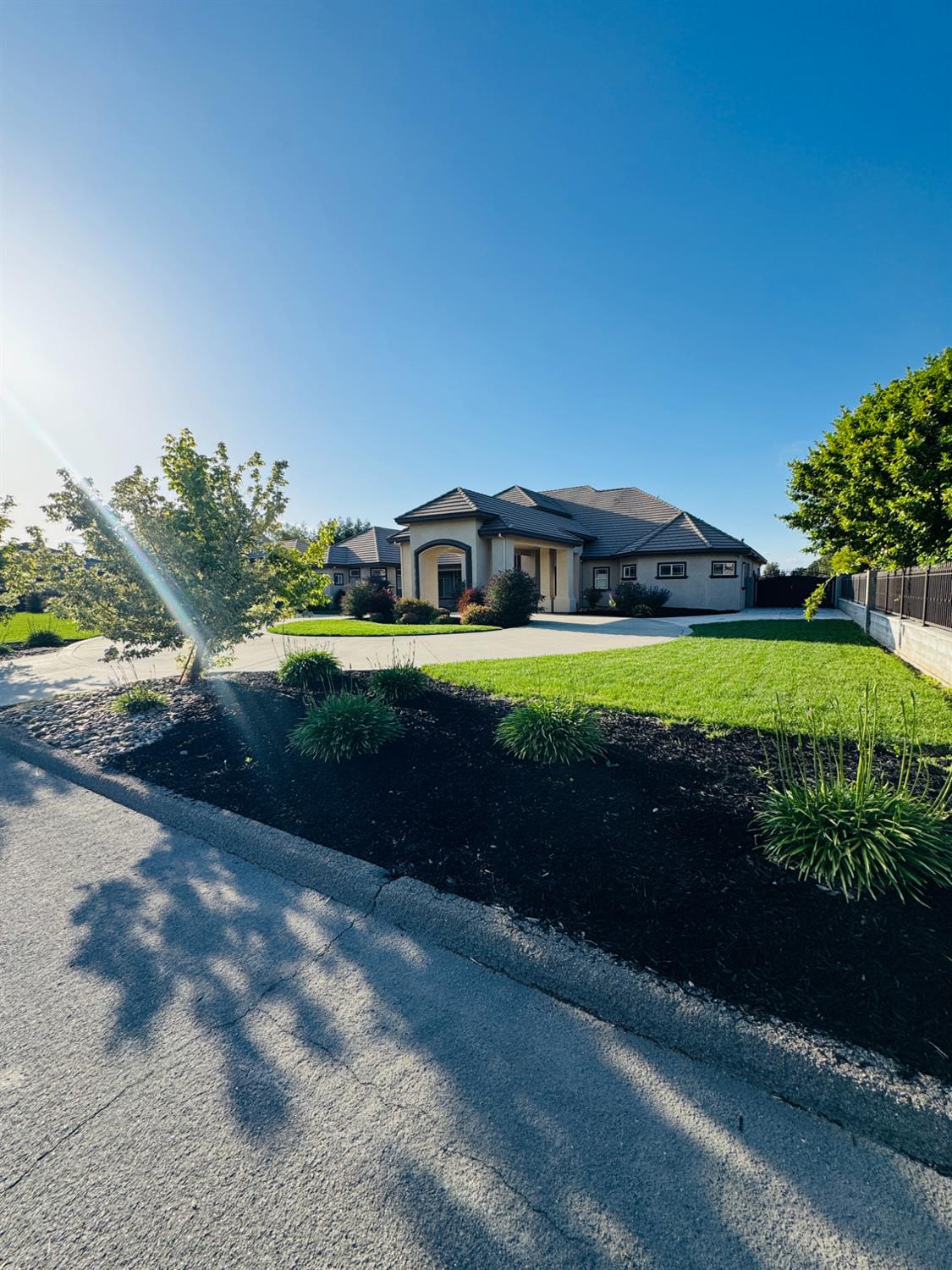 4953 Tudor Rose Glen