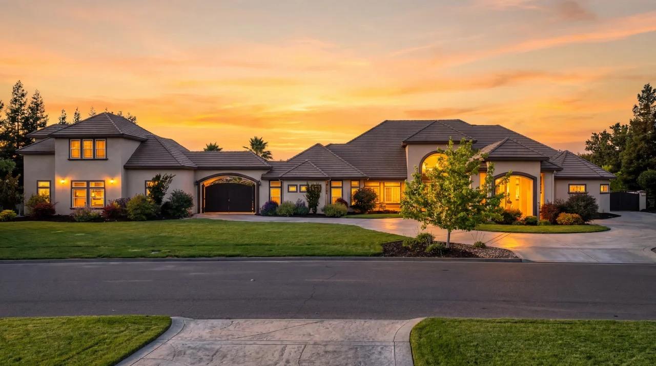 4953 Tudor Rose Glen