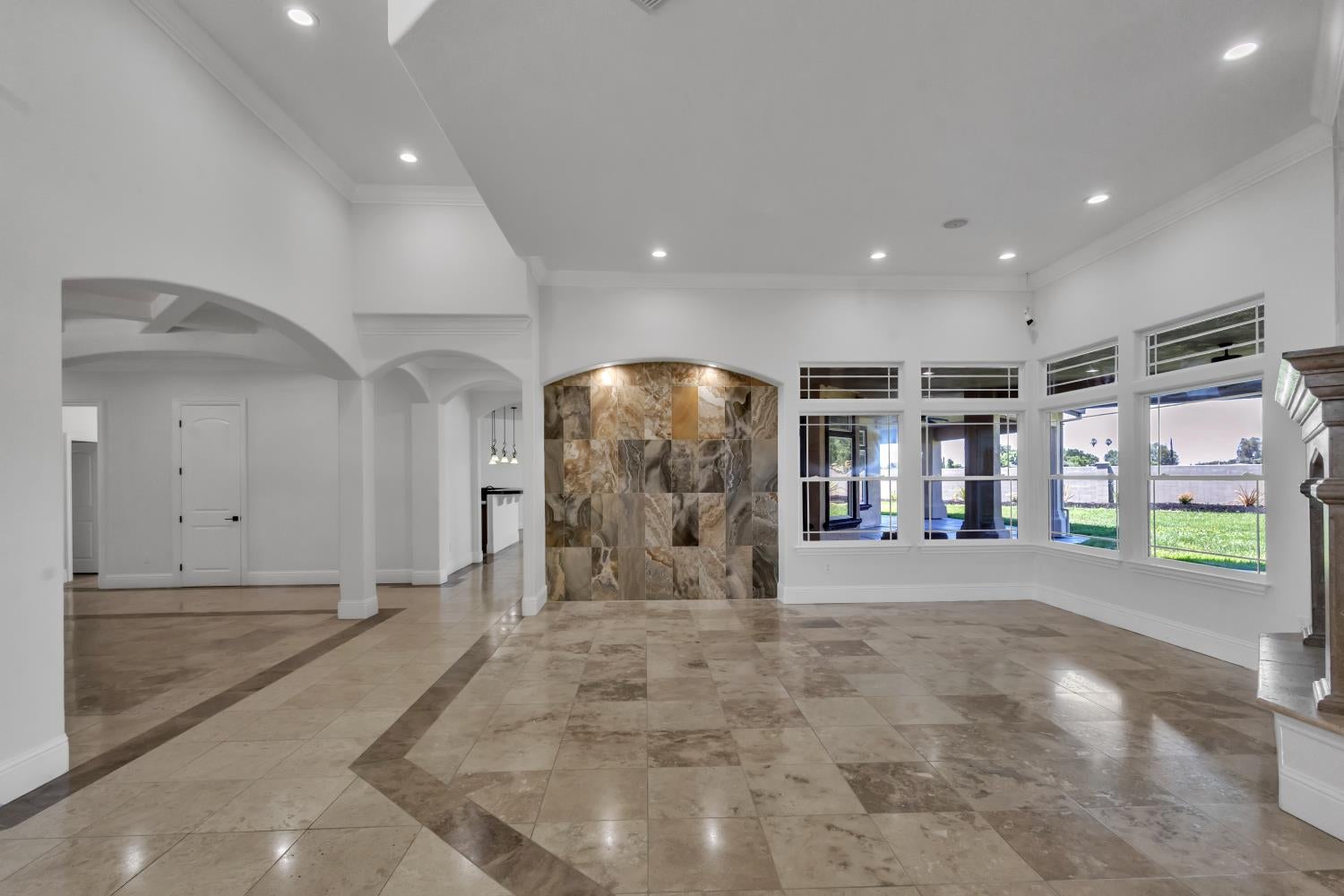 4953 Tudor Rose Glen