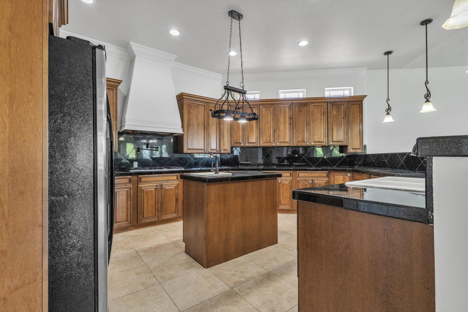 4953 Tudor Rose Glen