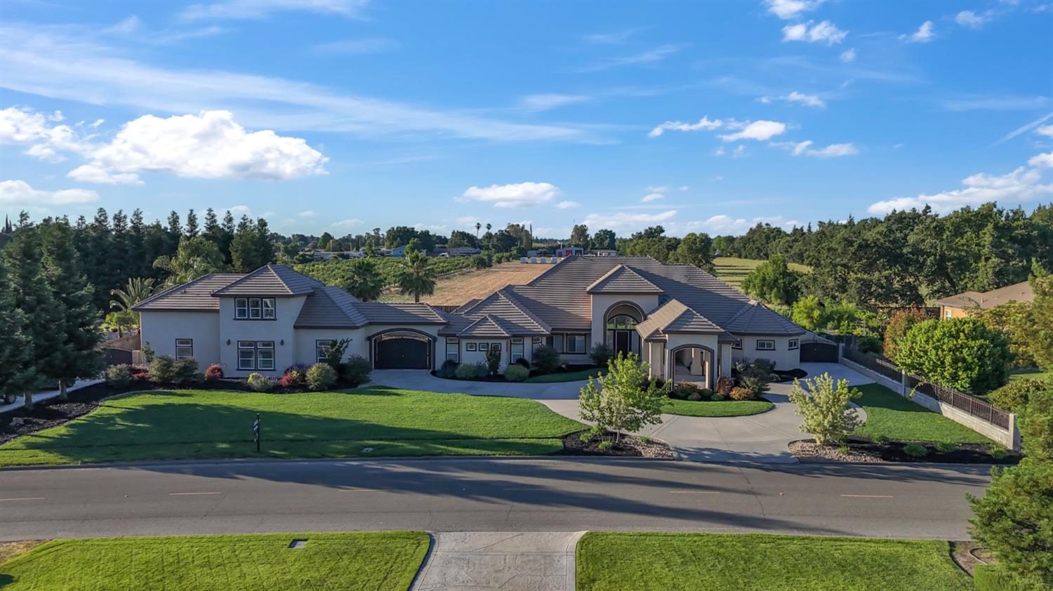 4953 Tudor Rose Glen