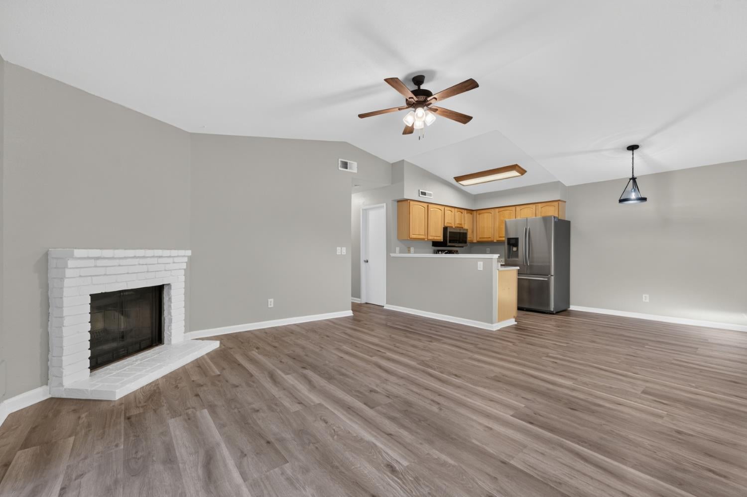 1406 ELM Street