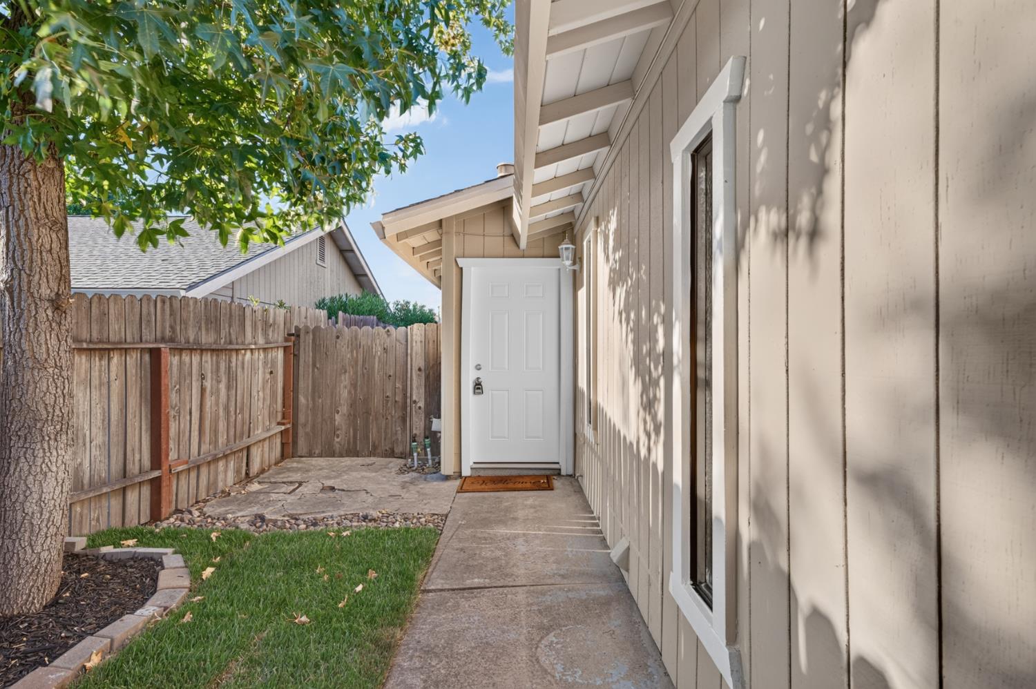 1406 ELM Street
