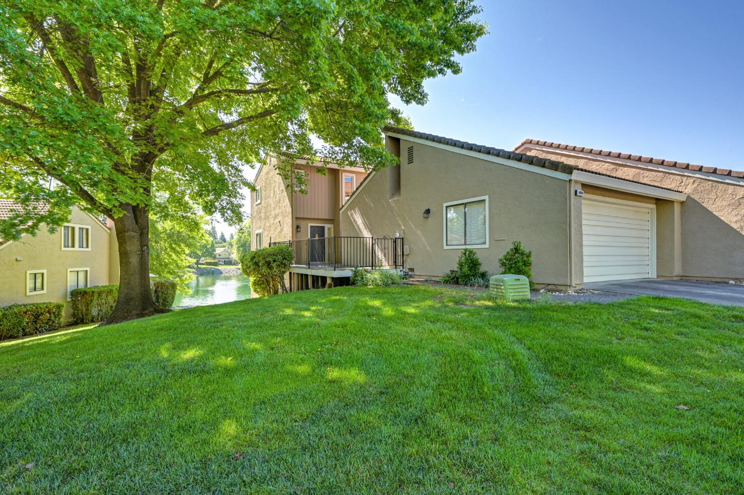 6986 Carreta Lane