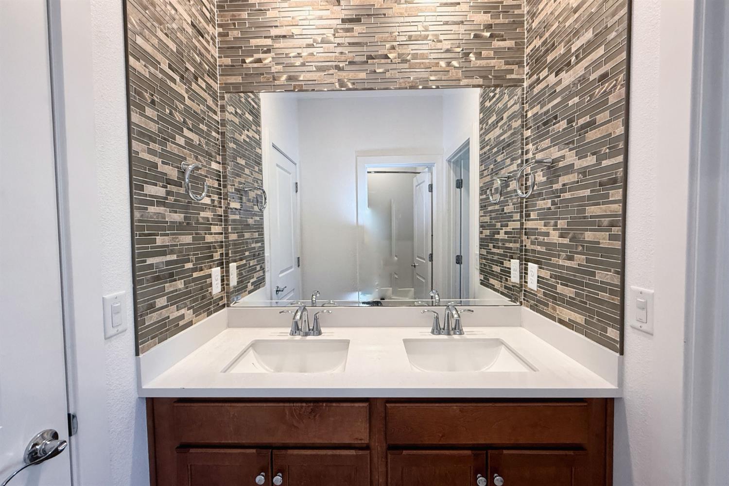 2878 Irish Meadow Way