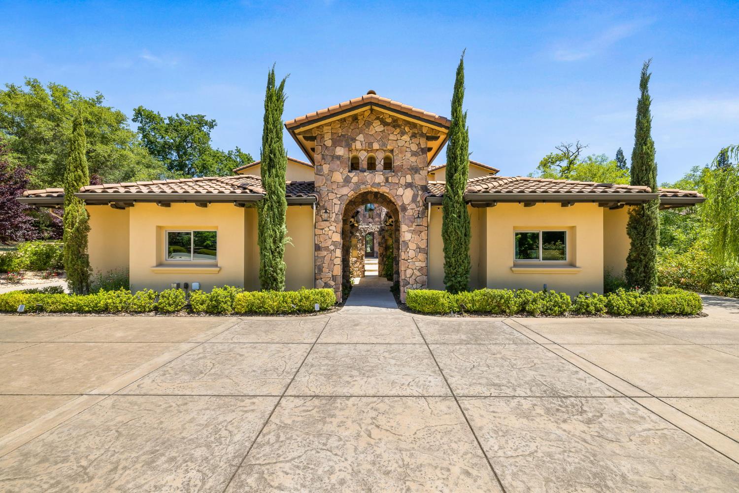 5521 Monte Claire Lane