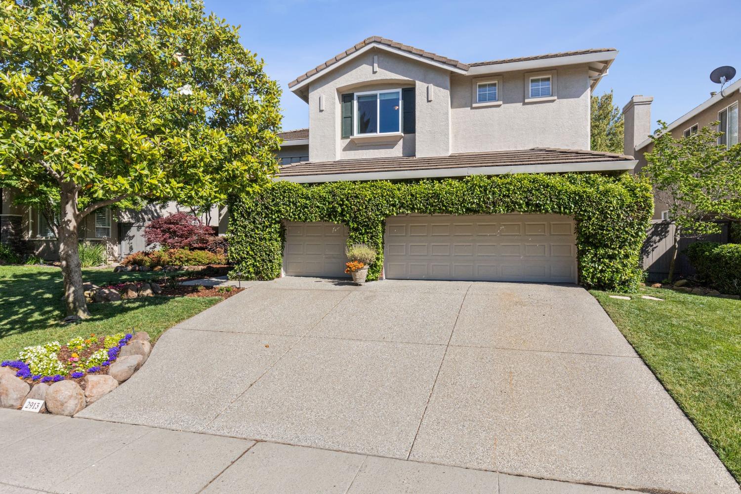 2913 Old Oak Tree Way